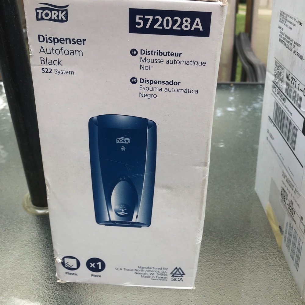 Soap dispenser ! Completely new !